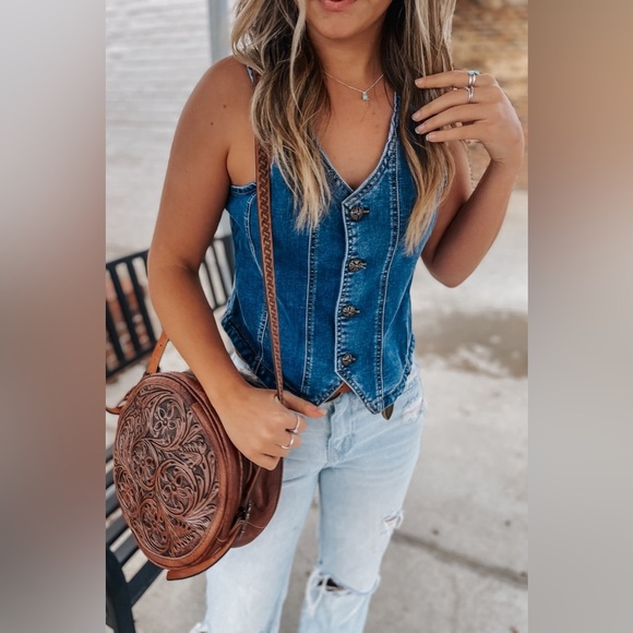 Marigold Kiss Women’s Country Western Iridescent Bronco Denim Vest | NEW/NWT!!🐴🤠 - Picture 5 of 15